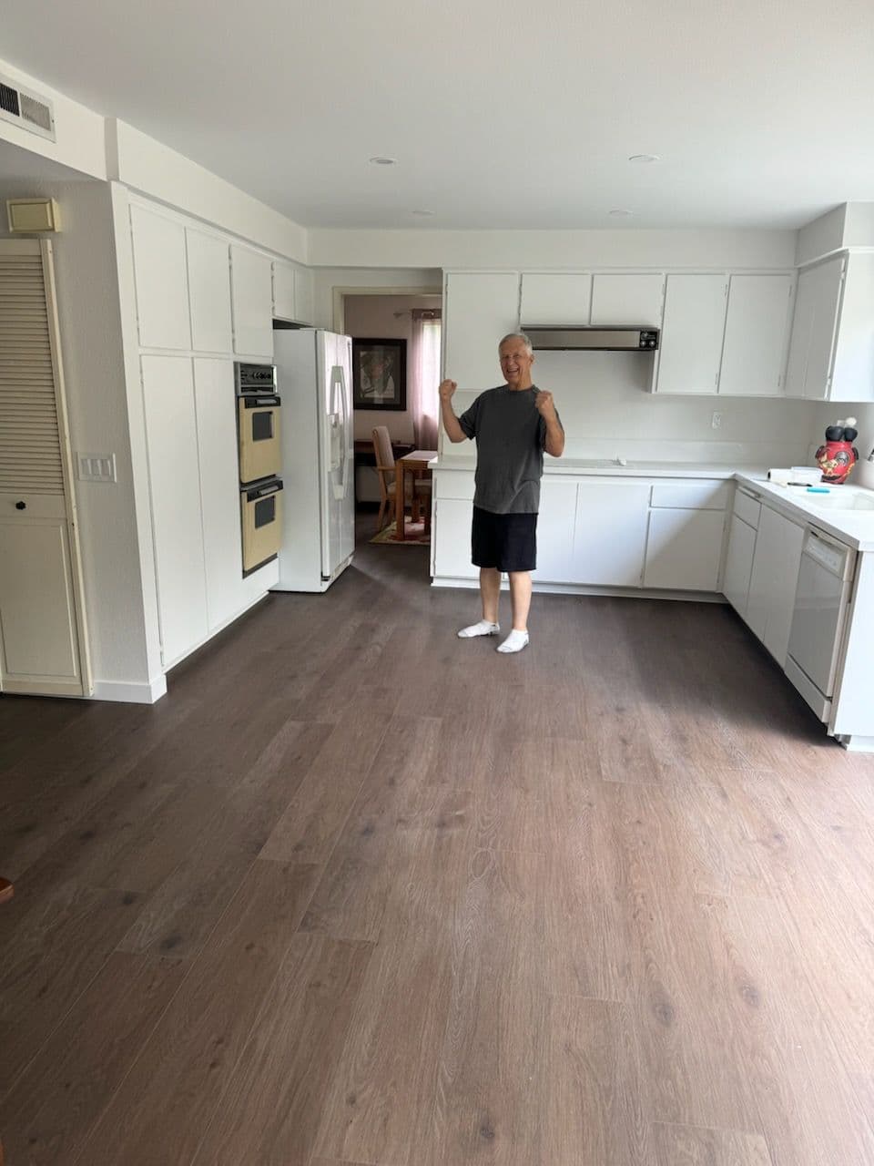 Gallery photos for Bright and Stylish Kitchen Renovation Transformation: Image #2